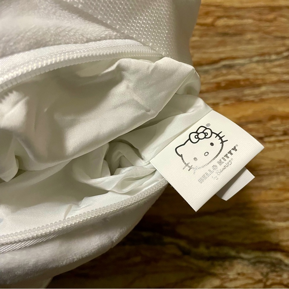 Hello Kitty - Picture 4 of 5